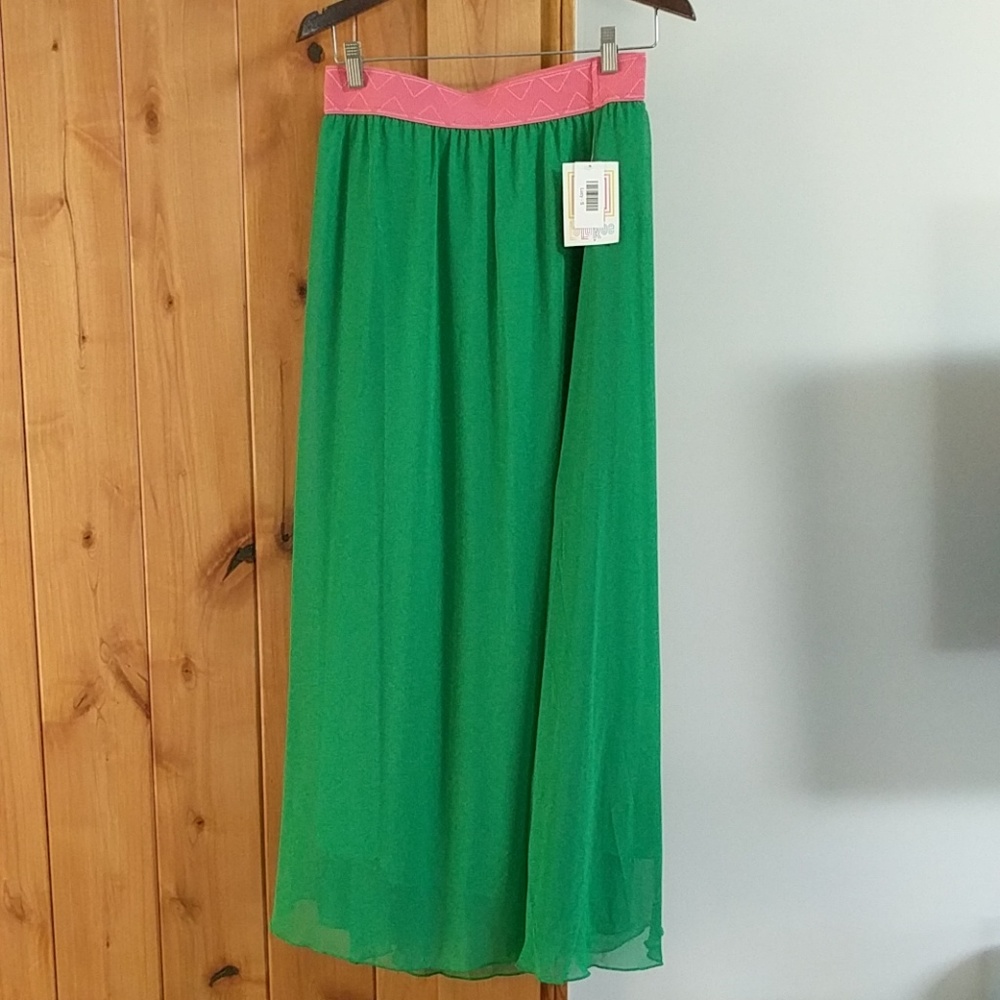 NWT Gorgeous LuLaRoe Lucy skirt SMALL